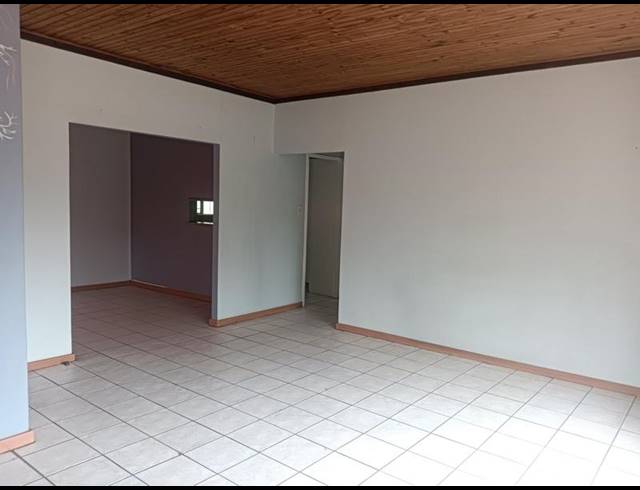 6 BEDROOM HOUSE FOR SALE IN FREEWAY PARK